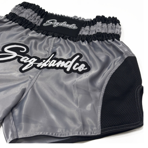 Shorts de Muay Thai Argentés et Noirs Premium – Shorts de Boxe Thaïlandaise Extensibles, Séchage Rapide et Respirants pour des Performances d'Élite - Product Image 6