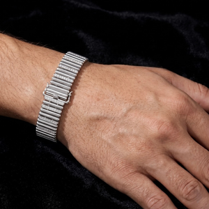 Pulsera de Reloj con Eslabones Geométricos Plateados en Rodio con Microincrustaciones de Moissanita para Hombre - Ideal para Fiestas y Regalos - Product Image 5