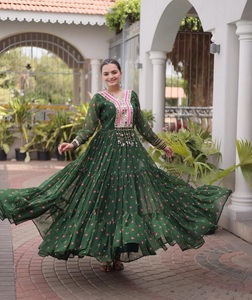 Nueva Colección de Diseñador para Navratri: Vestidos Anarkali de Georgette Sintética con Estampado Laheriya y Trabajo Kutche, Vestidos Navratri con Gran Vuelo - Product Image 1