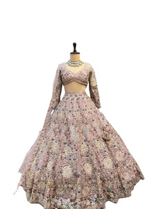 Lehenga choli ผ้าโมดอลโทนสีพาสเทลพร้อมเปลวไฟเลื่อมละเอียดอ่อนสำหรับงานแต่งงานปลายทาง - Product Image 1