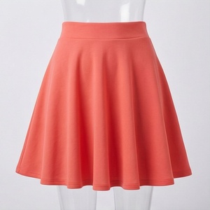 Jupe courte trapèze pour femme, couleur unie, taille élastique, plissée, tricotée en spandex et polyester, confortable, toutes saisons, tenue décontractée - Product Image 1