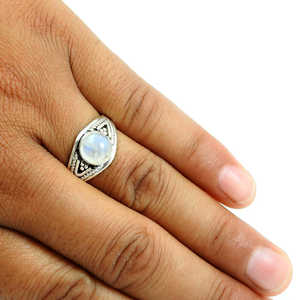 Anillo de piedra lunar arcoíris natural, hecho a mano, de plata de ley 925, para venta al por mayor, joyería bohemia. - Product Image 2