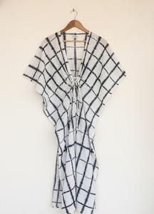 ชุดเดรสยาวทรงตรงคอวีผ้าฝ้าย 100% เป็นมิตรกับสิ่งแวดล้อมสำหรับผู้หญิง ตัดเย็บด้วยมือ ทรงหลวม ระบายอากาศได้ดี ซักได้ เหมาะสำหรับกิจกรรมกลางแจ้ง รับผลิตแบบ ODM - Product Image 4