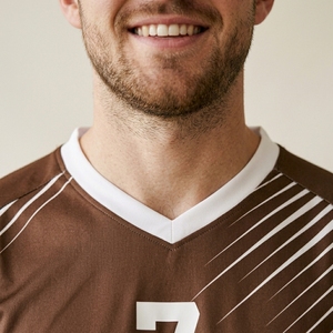 Ensemble de maillot de football unisexe marron, col rond, manches courtes, respirant, anti-transpiration, polyester écologique, numéro 7 sur le devant - Product Image 4