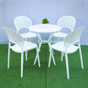 เก้าอี้พลาสติกขึ้นรูปสีขาวกันน้ำแบบทันสมัย เป็นมิตรกับสิ่งแวดล้อม พร้อมพนักพิงแบบมีพัดลมระบายอากาศ สำหรับงานปาร์ตี้ในสวน พื้นผิวพรม - Product Image 1