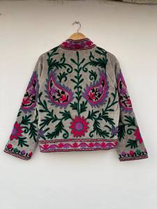 Chaqueta Bomber de Terciopelo Acolchada y Bordada Estilo Suzani, Abrigo de Invierno Boho para Festivales, Kimono Étnico, Prenda Exterior Transpirable de Nailon y Lana - Product Image 2