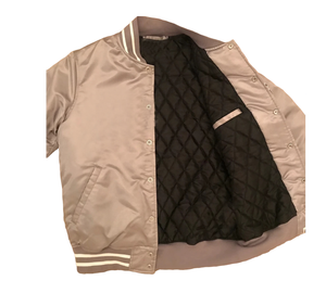 Veste universitaire très exigeante, respirante et de qualité supérieure pour femmes, offre spéciale de service OEM pour femmes, veste universitaire courte en satin à la mode - Product Image 3