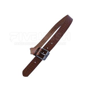 Ceinture en cuir élégante avec un matériau durable et un design épuré, parfaite pour les tenues formelles, les tenues décontractées et l'usage quotidien. - Product Image 4