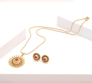 Collar con Colgante de Girasol de Latón, Chapado en Oro de 22K, Joyería con Flor de Rubí, Colgante Nupcial para Mujer - Product Image 1