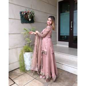 Ensemble de vêtements de soirée pour femmes de créateur New Sharara Palzo avec broderie lourde - Product Image 4