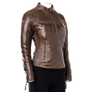 Chaqueta de Cuero de Diseño Personalizado Hecha a Mano para Mujer, Chaquetas de Estilo Biker de Alta Calidad con Flecos de Inspiración Occidental - Product Image 5