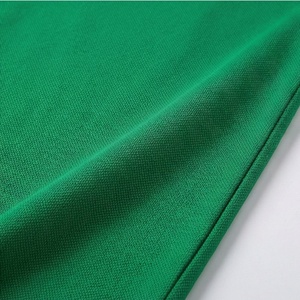 Vente en gros de polos pour hommes sur mesure avec logo imprimé, nouveau design, couleur unie, tissu tricoté, fabriqué au Pakistan - Product Image 5
