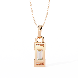 Colgante de Esmeralda Cultivada en Laboratorio Certificada por IGI y Diamante Redondo Brillante con Cadena en Color DEF y Claridad VVS VS en Oro - Product Image 2