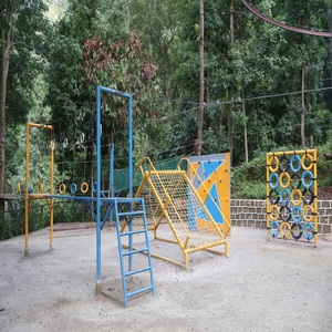 Mur d'escalade commercial en pneus pour parcs d'aventure, structure en filet de cordes robuste pour l'extérieur - Product Image 1