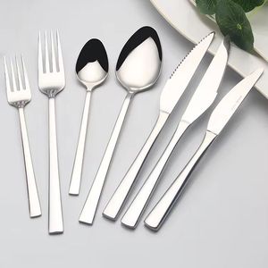 Ensemble de couverts de luxe en acier inoxydable avec poignée dorée, finition martelée, comprenant fourchette, cuillère et couteau, pour une table élégante en cuisine et en salle à manger - Product Image 2
