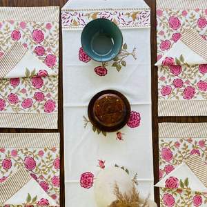 แผ่นรองจานและผ้าเช็ดปากพิมพ์ลายด้วยมือ - ซื้อแผ่นรองจานพิมพ์ลายตามสั่ง, ผ้าปูโต๊ะวาดลายด้วยมือ, แผ่นรองจานและผ้าเช็ดปากลายพิมพ์ด้วยมือแบบสำเร็จรูป - Product Image 1