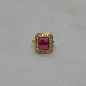 Bague de cocktail de luxe en cristal rouge rubis, plaquée or, avec pierre précieuse taille émeraude, bague statement vintage avec halo de zircon cubique, pour soirée - Product Image 1