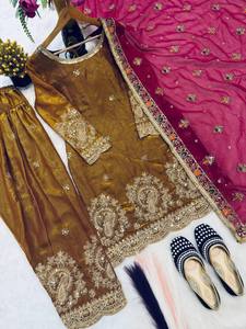 Ensemble traditionnel indien pakistanais en soie dorée pour femmes, longueur cheville, avec broderie, coupe classique, pour mariage - Product Image 1