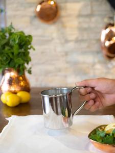 Mug en cuivre finition argentée simple, élégant, idéal pour le thé, le café, la bière, l'eau, parfait pour servir et pour une utilisation à la maison, en cuisine ou à la salle à manger. - Product Image 5