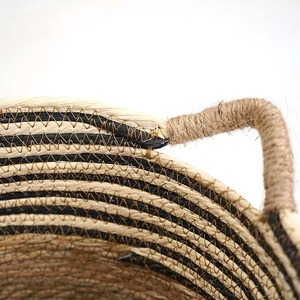 Panier de rangement en jonc de mer naturel à rayures avec poignées, panier de rangement fait main, vente en gros, écologique, fabriqué au Vietnam - Product Image 6