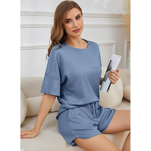 Ensemble de salon en tricot 2 pièces pour femmes, bleu uni, haut à col rond à manches courtes avec poche, short assorti, vêtements décontractés pour le printemps et l'été - Product Image 3