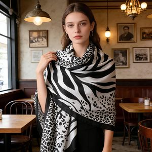 Écharpes carrées en twill de soie 100% pure personnalisées OEM ODM pour femmes, foulards en soie imprimés tendance, vente en gros 90x90cm, fourniture directe usine - Product Image 2