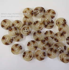 Venta de fábrica, gran precio, resina ecológica, botones de traje de cuatro agujeros, logotipo personalizado, cuerno, botón natural, moda de lujo - Product Image 1