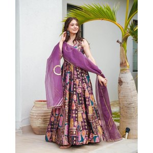 Robe Anarkali violette de créateur Swank avec ensemble dupatta, style tenue de soirée, taille S, en polyester - Product Image 1