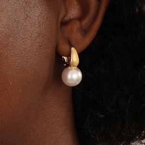 Paire de boucles d'oreilles simples en perles de verre métallique et en cuivre, idéales pour un cadeau - Product Image 4