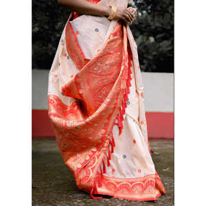 Sari en soie douce blanc et rouge Elite Weaves avec motif floral Zari tissé, robes de soirée Durga Pooja pour occasions festives 650g - Product Image 5