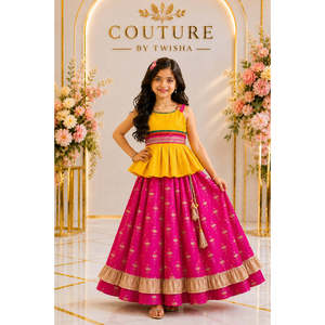 Conjunto de Top Lehenga con Adornos en Amarillo y Rosa para Niñas, Diseño sin Mangas - Conjuntos para Mujer - Product Image 1