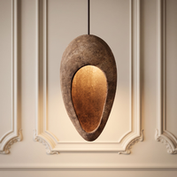 Suspension LED en céramique rustique marron terre cuite, design ovale creux, texture d'argile brute Wabi Sabi, taille moyenne pour chambre à coucher