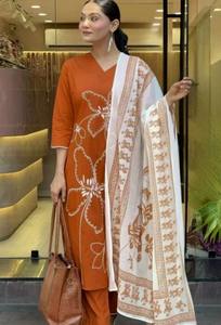 Ensemble trois pièces de qualité supérieure pour occasions festives, en rayonne slub pour femme, avec broderie et dupatta imprimé. - Product Image 6