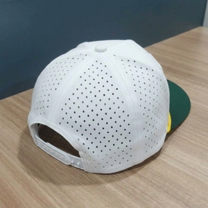 Gorra de Golf Personalizada de 5 Paneles, OEM, Perforada con Corte Láser, MOQ Bajo, Logotipo de Marca Privada, Fabricante, Venta al Por Mayor, Suministro a Granel - Product Image 6