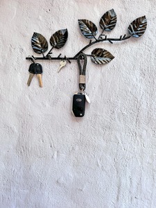 Premium Leaf Design Black Metal <b>Wall</b> Mounted <b>Key</b> Holder <b>Hook</b> For Kitchen <b>Wall</b> Storage Hanging Light Items Or <b>Keys</b> From India - Product Image 5