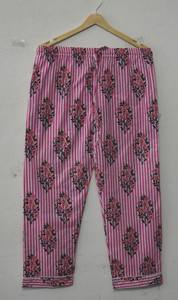 Ensemble de pyjama élégant en coton pur à imprimé floral rose rayé, respirant et à séchage rapide pour femmes, vêtements de nuit artisanaux - Product Image 5