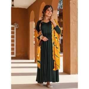 ชุดสูทผ้าชีฟองสีเขียวเอลลี่กรีน ไซส์ XS พร้อมผ้าคลุมไหล่สีเหลืองมัสตาร์ด - Product Image 1