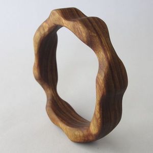 Pulsera de Madera Natural Clásica Vintage SOFIYA CRAFT para Mujer, Brazalete Geométrico Liso con Acabado Marrón Pulido - Product Image 2