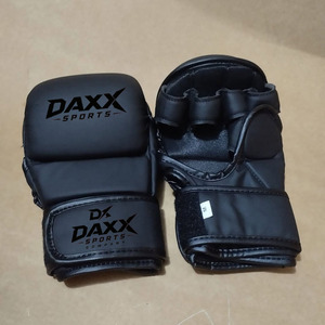 Gants de MMA Daxx Sports en cuir de vachette, demi-doigts, avec fermeture, imperméables, noirs, pour arts martiaux, taille S pour adultes - Product Image 1