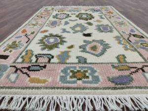 Compre una alfombra floral rosa anudada a mano |   Alfombra pequeña hecha a mano de lana inspirada en Oushak |   Alfombra Grande Vintage Decorativa para Sala de Estar - Product Image 3