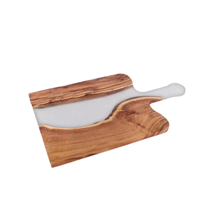 Planche à charcuterie artisanale en bois d'acacia et résine époxy, durable, résistante au lave-vaisselle, pour servir et couper le fromage, le pain, les fruits - Product Image 2