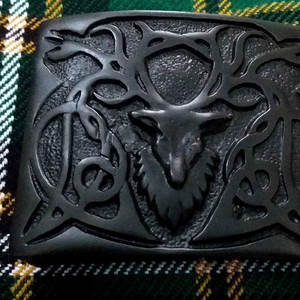 Hebilla de cinturón escocesa nueva con cabeza de ciervo y acabado negro/nudos celtas, accesorios clásicos de las Tierras Altas - Product Image 4