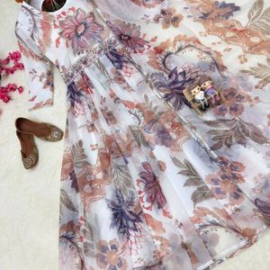 Vestido de Georgette Premium con Estampado Digital, Adorno de Perlas y Dupatta a Juego, Completamente Cosido, para Fiestas, para Mujer - Product Image 5