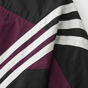 Chaqueta Cortavientos Negra con Rayas Marrones |   Chaqueta Deportiva Retro con Bloques de Color |   Chaqueta Bomber Extra Grande con Cuello Alto |   Fabricante OEM Personalizado - Product Image 5