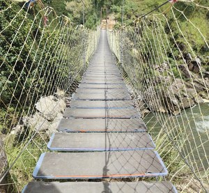 Pont suspendu en acier de qualité supérieure pour complexes hôteliers et camps – Équipement commercial pour projets de tourisme aventureux et parcours suspendus en hauteur - Product Image 1