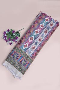 Tissu en crêpe naturel blanc à imprimé géométrique ethnique avec bordure ornementale Paisley pour la confection de robes Kurti - Product Image 5