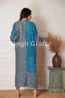 Peignoir long vintage en soie pour femme, orné de perles, style kimono, idéal pour les mariages, les fêtes ou comme vêtement de détente et de nuit – Nouvelle collection très prisée