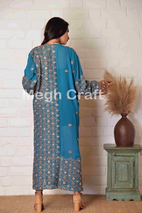 Peignoir long vintage en soie pour femme, orné de perles, style kimono, idéal pour les mariages, les fêtes ou comme vêtement de détente et de nuit – Nouvelle collection très prisée - Product Image 2