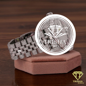 Reloj de lujo estilo hip hop con eslabones Jubilee completamente adornados y un brillo excepcional de diamantes Moissanite. - Product Image 2