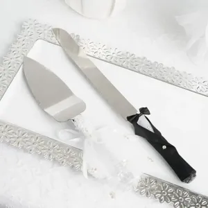 Juego clásico vintage de metal para servir pasteles y queso, ideal para cocinas rústicas y decoración elegante de mesas de fiesta, con acabado antiguo. - Product Image 4